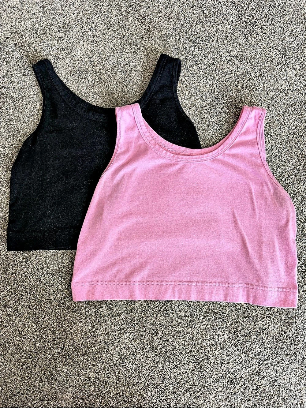 Women cropped tanks
